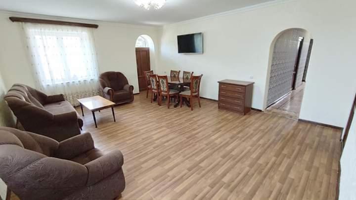 Elegaya Guest House 이제반 외부 사진